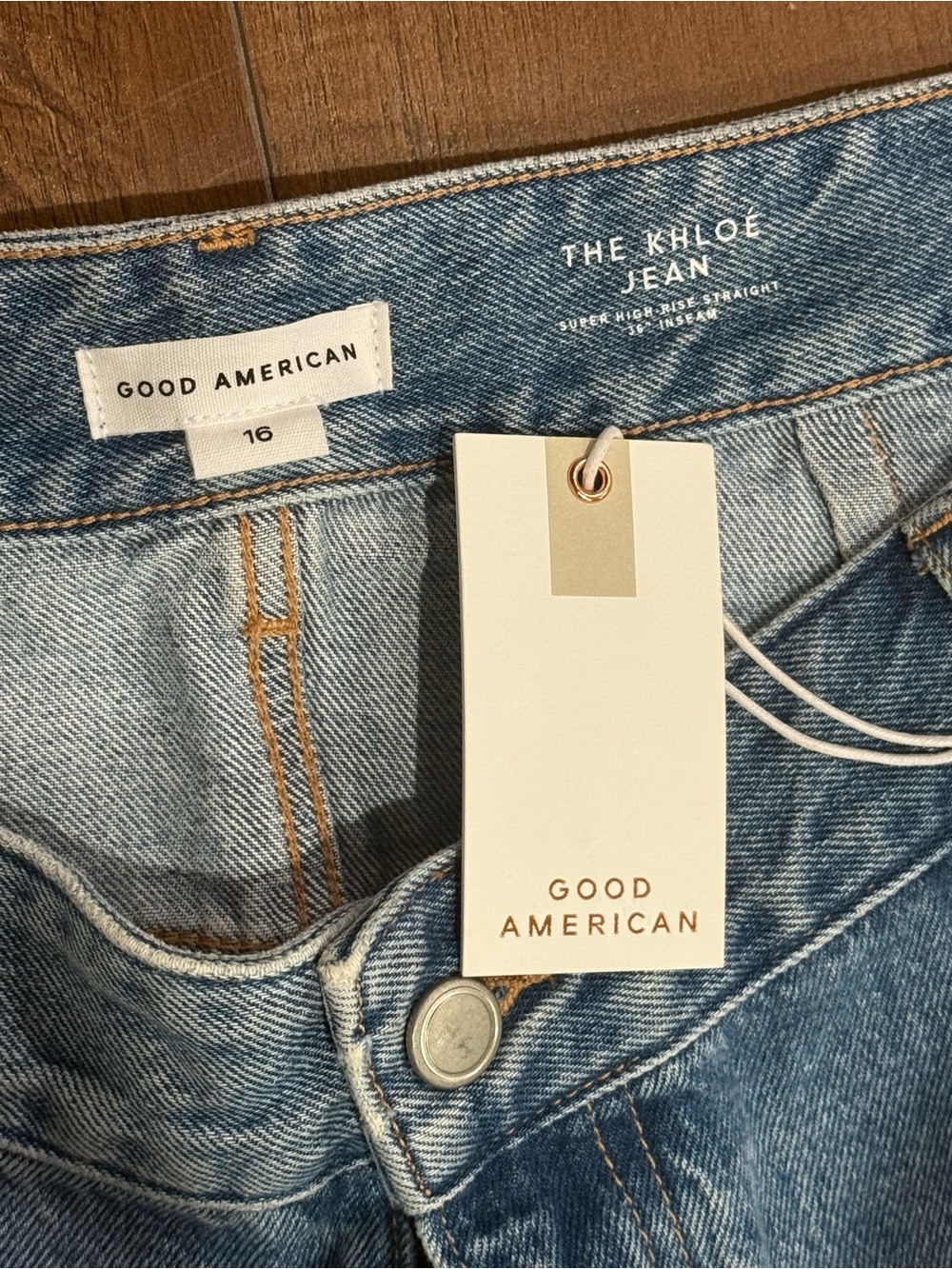 Good American Khloé Super High-Rise Jeans in Light Blue Denim